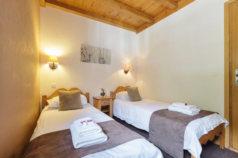 V Buet 52: Beside Ski Lift; Pool, Sauna & Gym