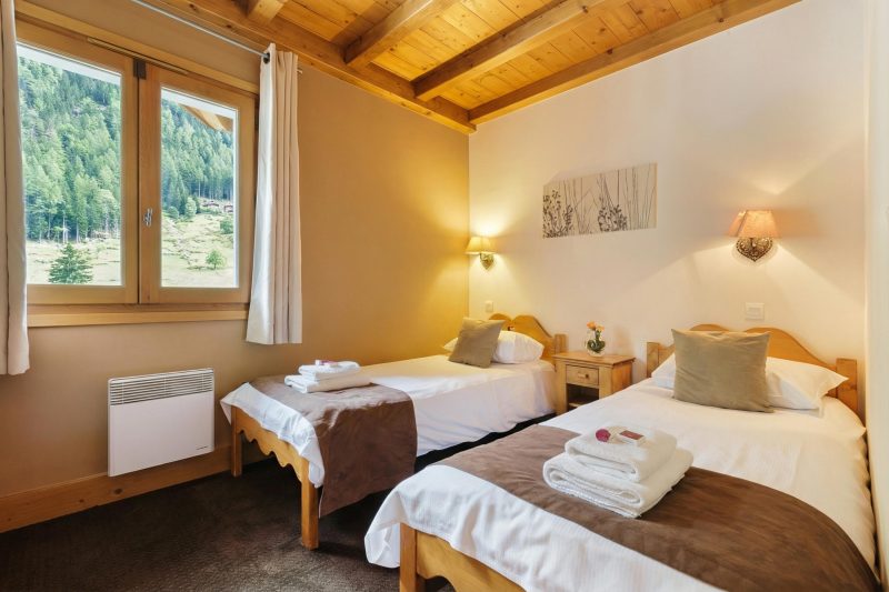 V Buet 52: Beside Ski Lift; Pool, Sauna & Gym