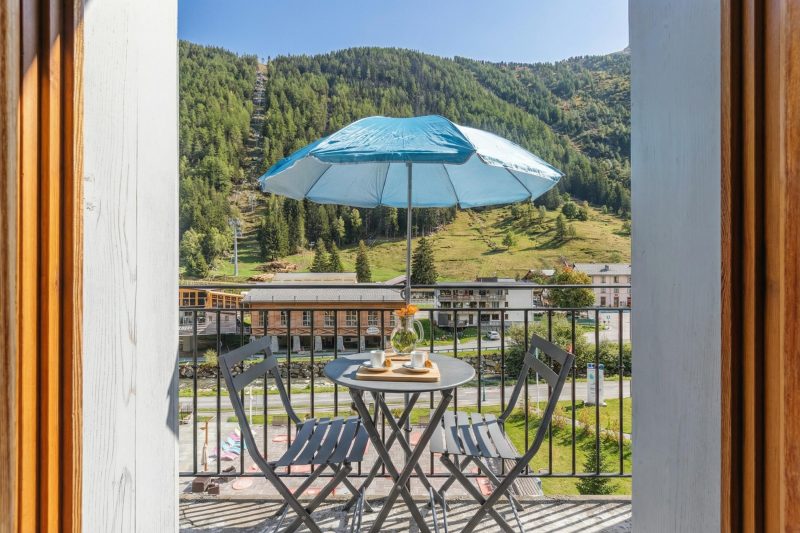V Buet 52: Beside Ski Lift; Pool, Sauna & Gym