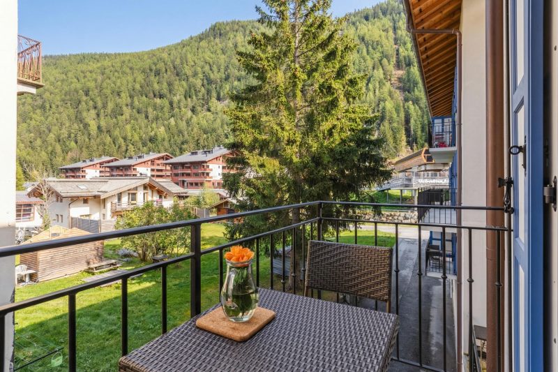 V Loriaz 11: Beside Ski Lift; Pool, Sauna & Gym