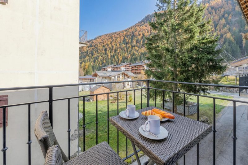 V Loriaz 11: Beside Ski Lift; Pool, Sauna & Gym