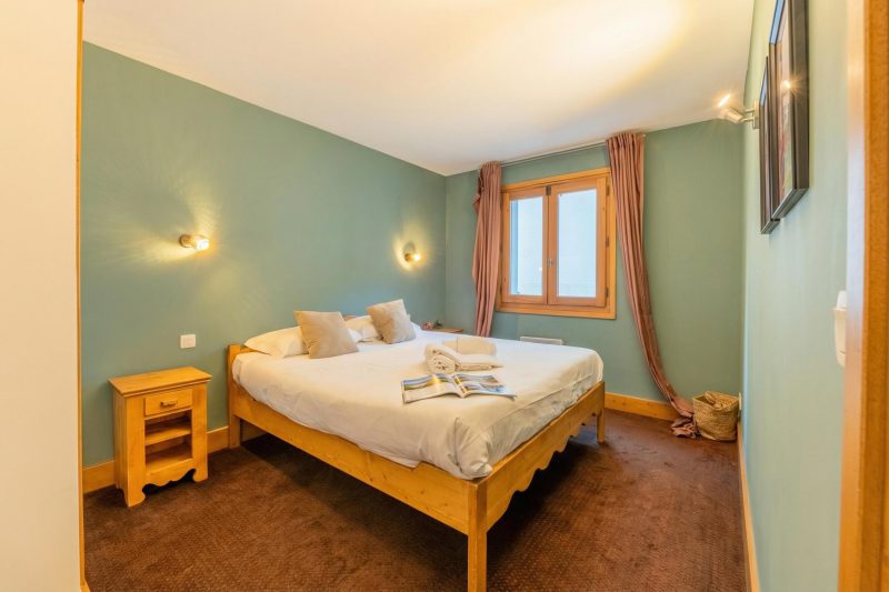 V Loriaz 11: Beside Ski Lift; Pool, Sauna & Gym