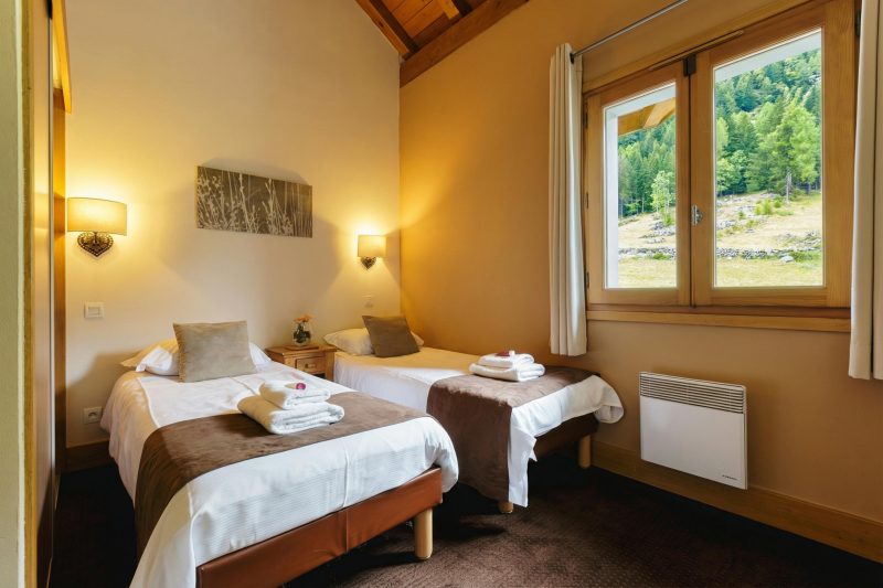 V Buet 53: Beside Ski Lift; Pool, Sauna & Gym