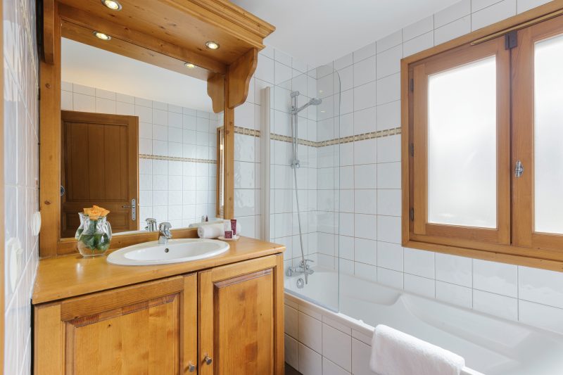 V Buet 53: Beside Ski Lift; Pool, Sauna & Gym