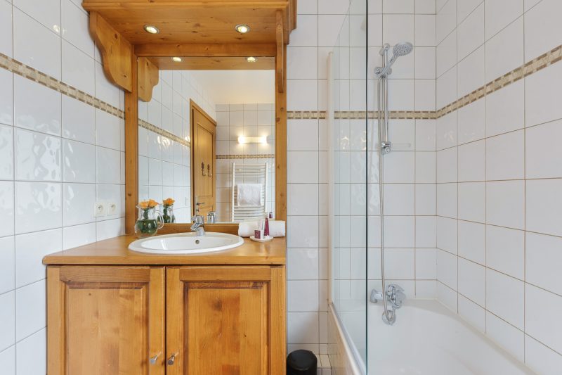V Buet 53: Beside Ski Lift; Pool, Sauna & Gym