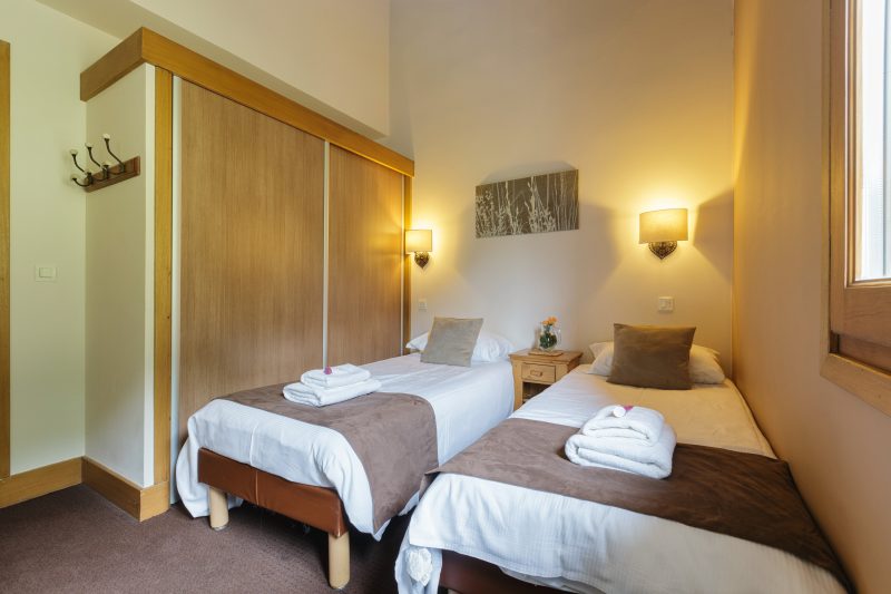 V Buet 53: Beside Ski Lift; Pool, Sauna & Gym