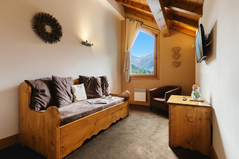 V Buet 53: Beside Ski Lift; Pool, Sauna & Gym