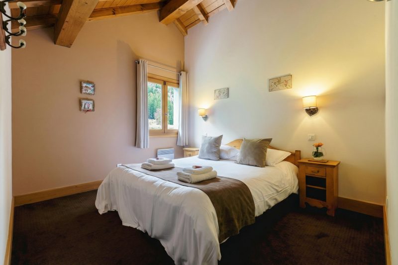 V Buet 53: Beside Ski Lift; Pool, Sauna & Gym
