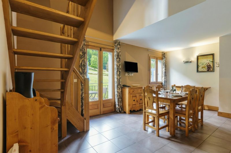 V Buet 53: Beside Ski Lift; Pool, Sauna & Gym