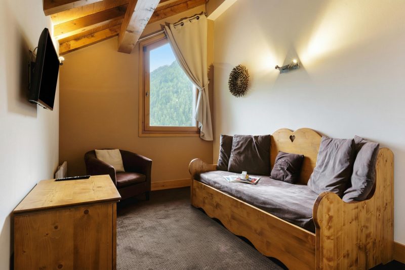 V Buet 54: Beside Ski Lift; Pool, Sauna & Gym