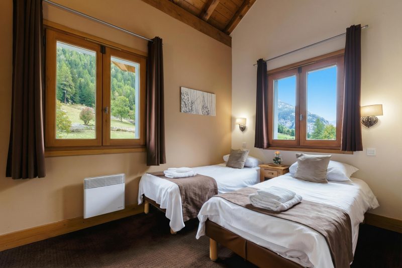 V Buet 54: Beside Ski Lift; Pool, Sauna & Gym