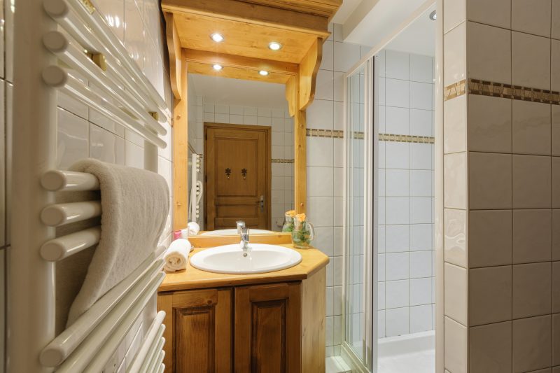 V Buet 54: Beside Ski Lift; Pool, Sauna & Gym
