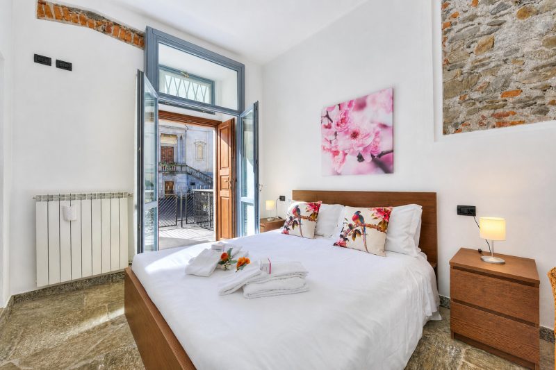 Volo Di Gabbiani: Lakefront Arona Apartment with Terrace