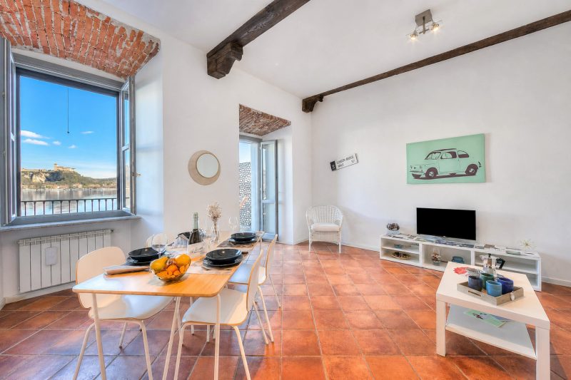 Volo Di Gabbiani: Lakefront Arona Apartment with Terrace