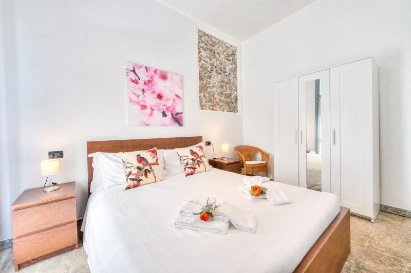 Volo Di Gabbiani: Lakefront Arona Apartment with Terrace