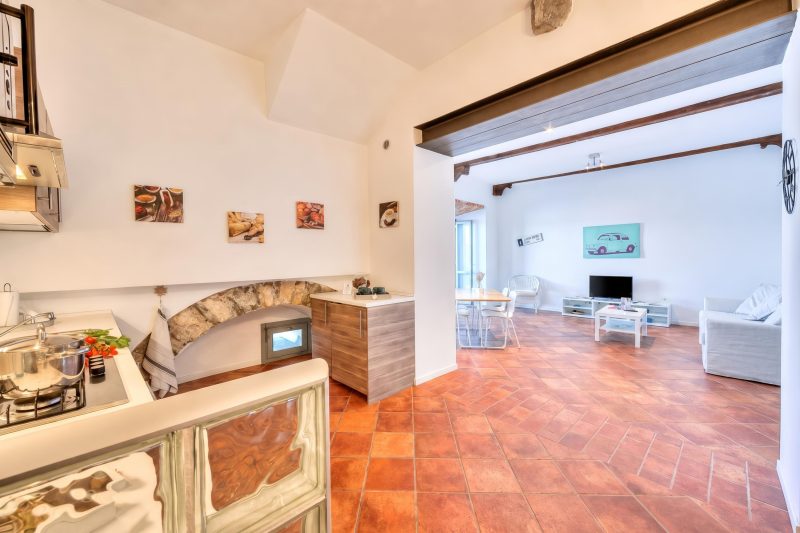 Volo Di Gabbiani: Lakefront Arona Apartment with Terrace