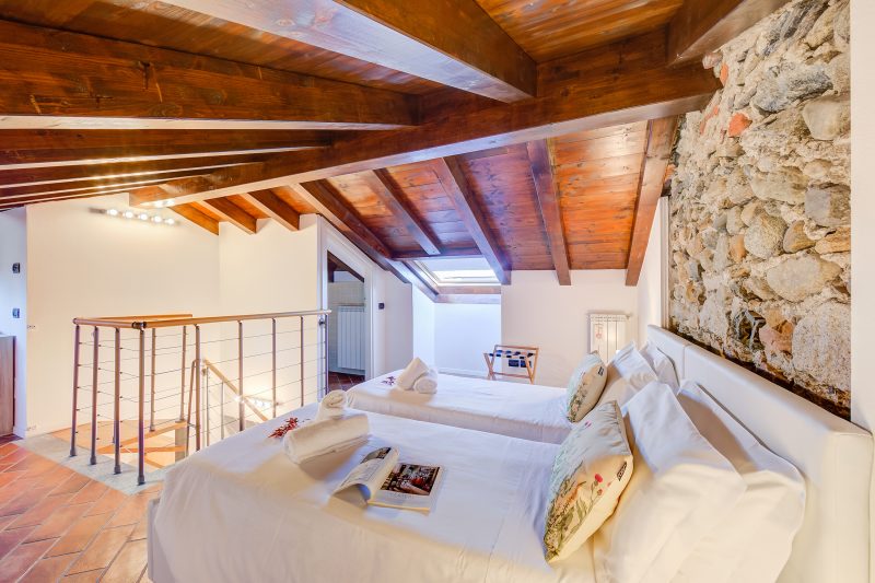 Incanto Sul Lago: Arona Lakefront Apartment with A/C