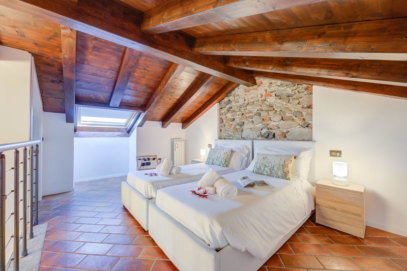 Incanto Sul Lago: Arona Lakefront Apartment with A/C