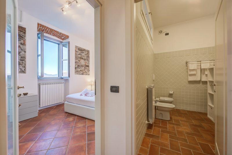 Incanto Sul Lago: Arona Lakefront Apartment with A/C