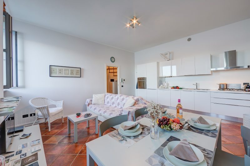 Incanto Sul Lago: Arona Lakefront Apartment with A/C