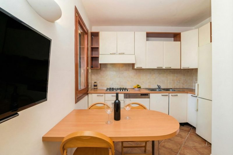 Il Borgo 2/12 700m From The Beach