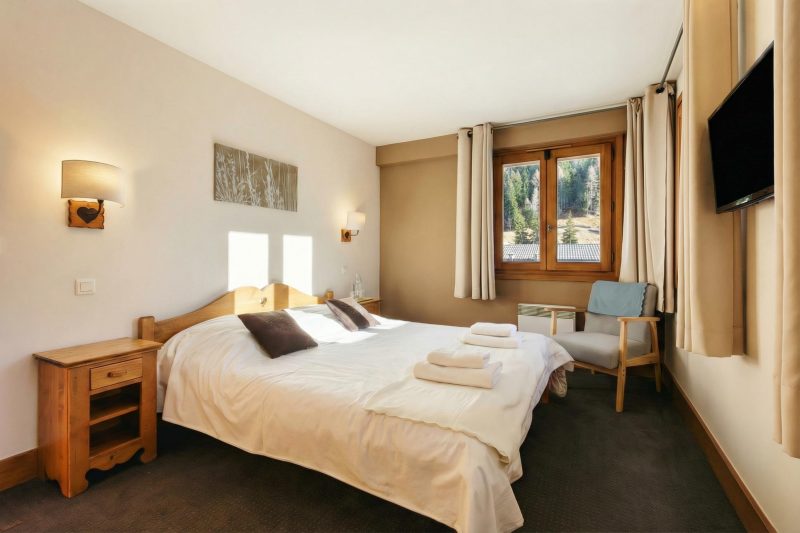 V Loriaz 35: Beside Ski Lift; Pool, Sauna & Gym