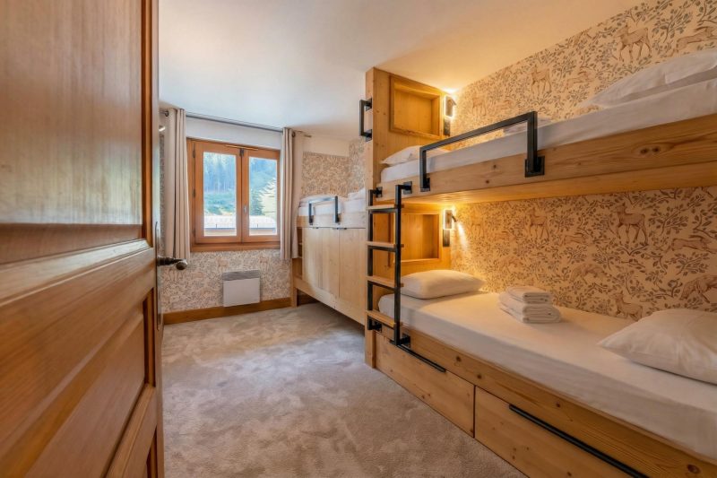 V Loriaz 35: Beside Ski Lift; Pool, Sauna & Gym