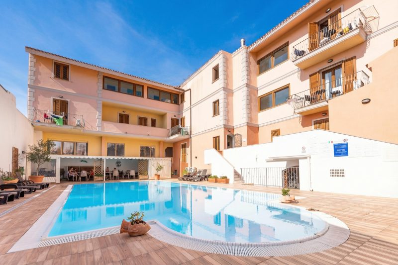 Cristal Blu Mono 3 With Shared Pool