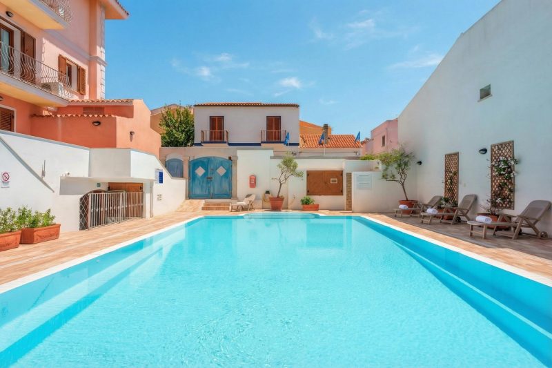 Cristal Blu Mono 3 With Shared Pool