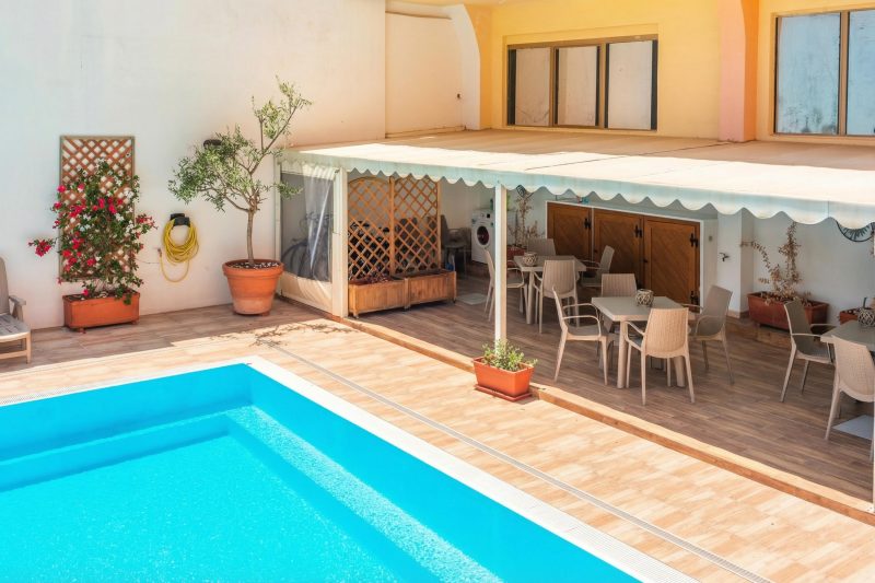 Cristal Blu Mono 3 With Shared Pool