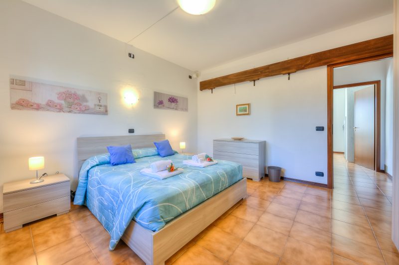 Cedar House Villa in Angera - Garden& BBQ