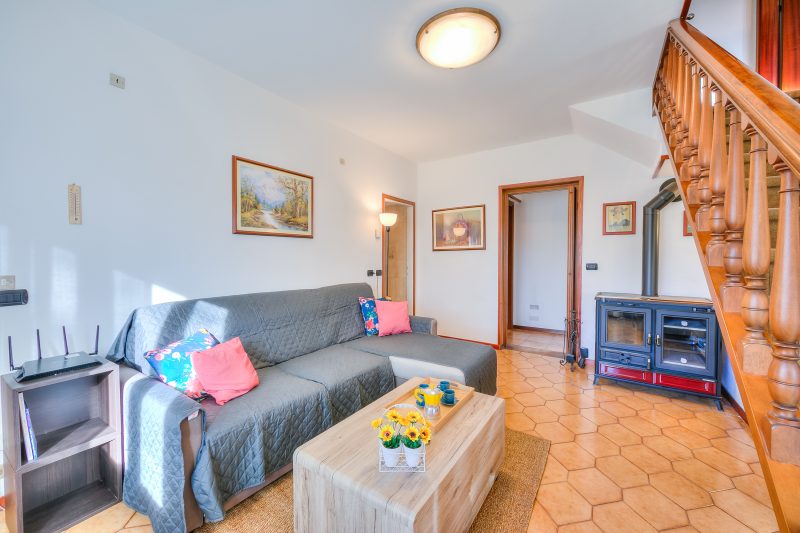 Cedar House Villa in Angera - Garden& BBQ
