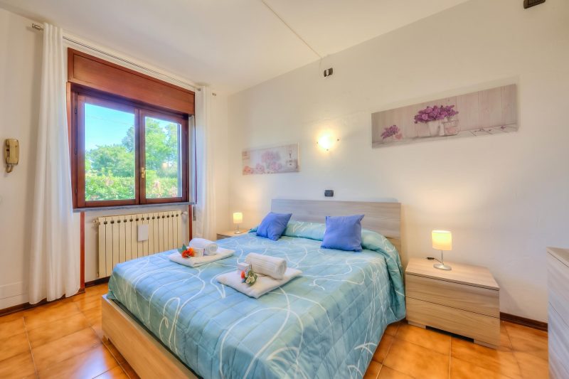 Cedar House Villa in Angera - Garden& BBQ