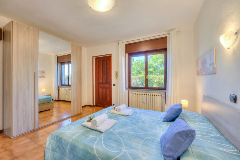Cedar House Villa in Angera - Garden& BBQ