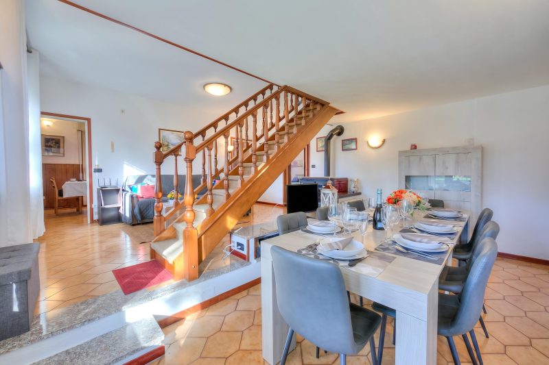 Cedar House Villa in Angera - Garden& BBQ