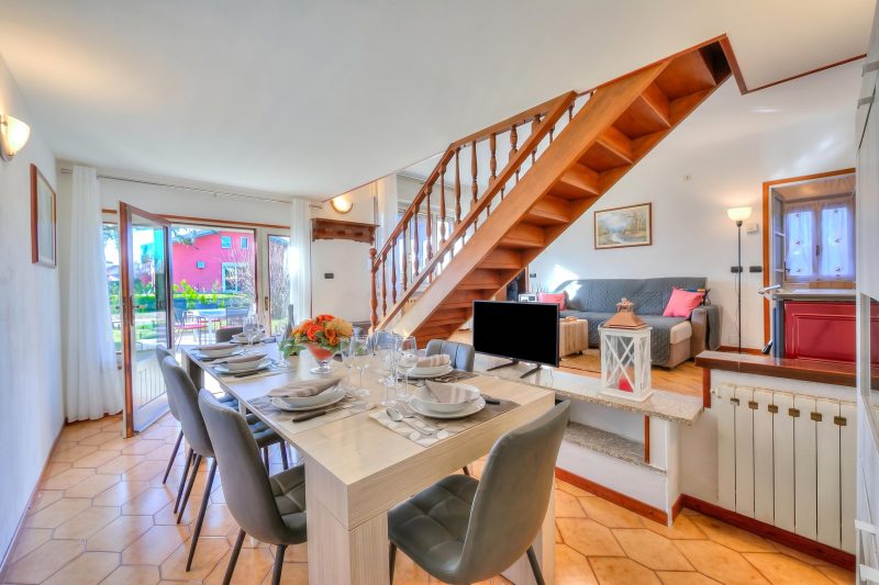 Cedar House Villa in Angera - Garden& BBQ