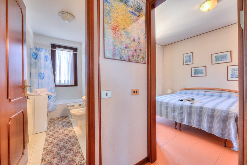 Laura's Cozy Apartment: with Balcony, Lift, Parking in Stresa Centre