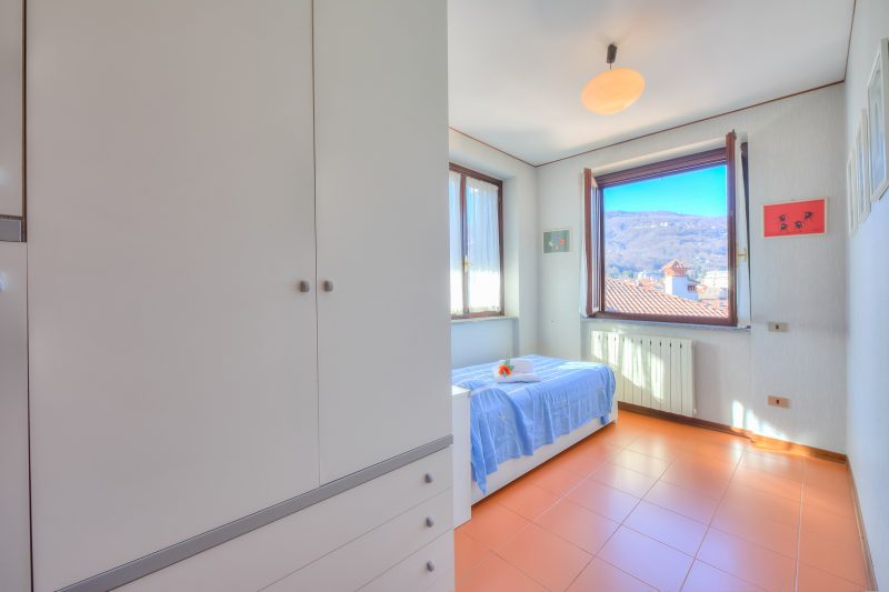 Laura's Cozy Apartment: with Balcony, Lift, Parking in Stresa Centre
