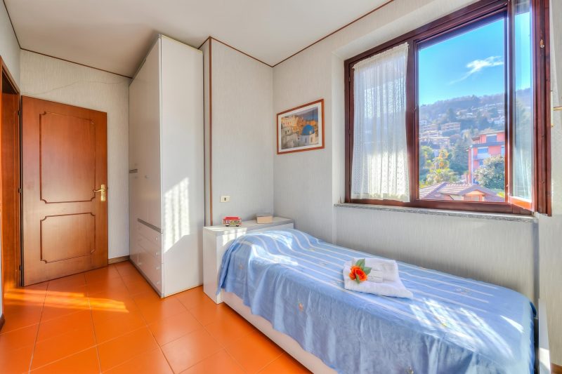 Laura's Cozy Apartment: with Balcony, Lift, Parking in Stresa Centre