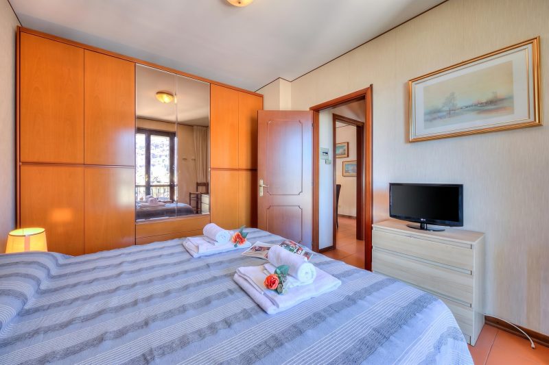 Laura's Cozy Apartment: with Balcony, Lift, Parking in Stresa Centre