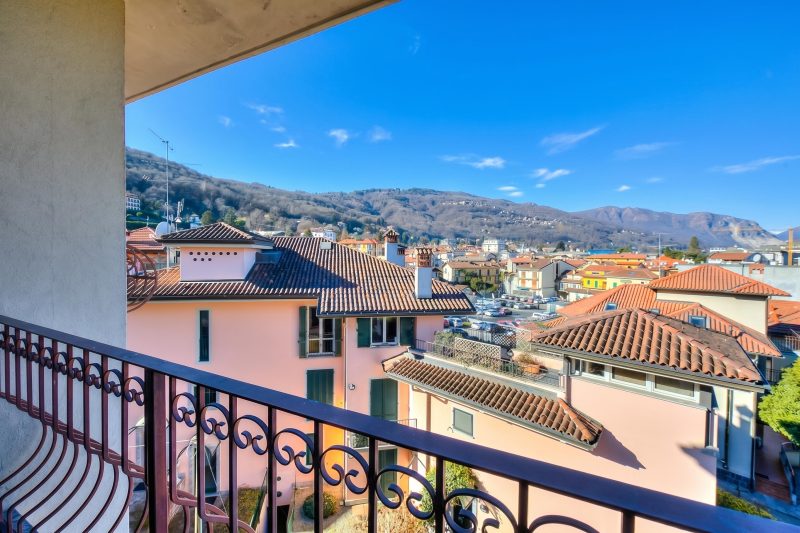 Laura's Cozy Apartment: with Balcony, Lift, Parking in Stresa Centre