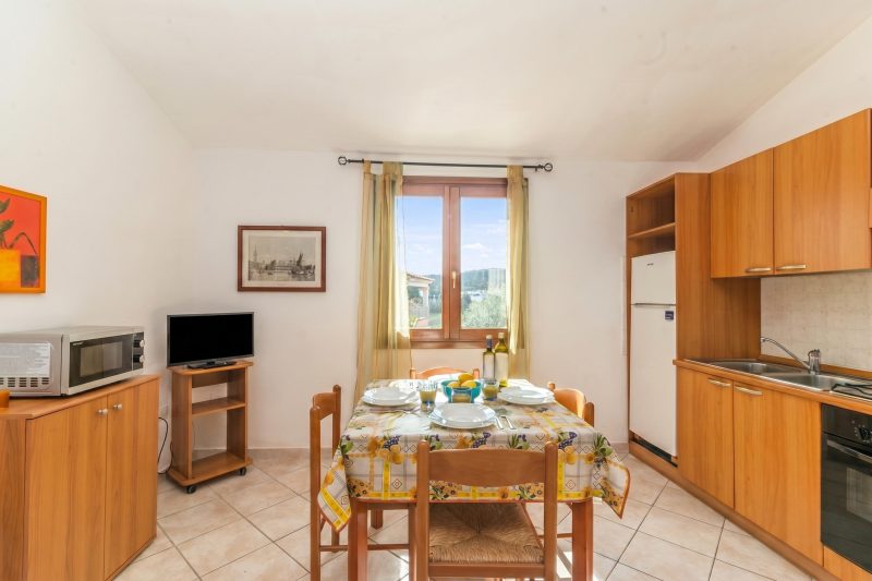 Il Glicine 1.5 Km From The Beach
