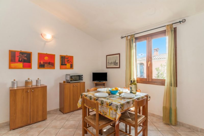 Il Glicine 1.5 Km From The Beach