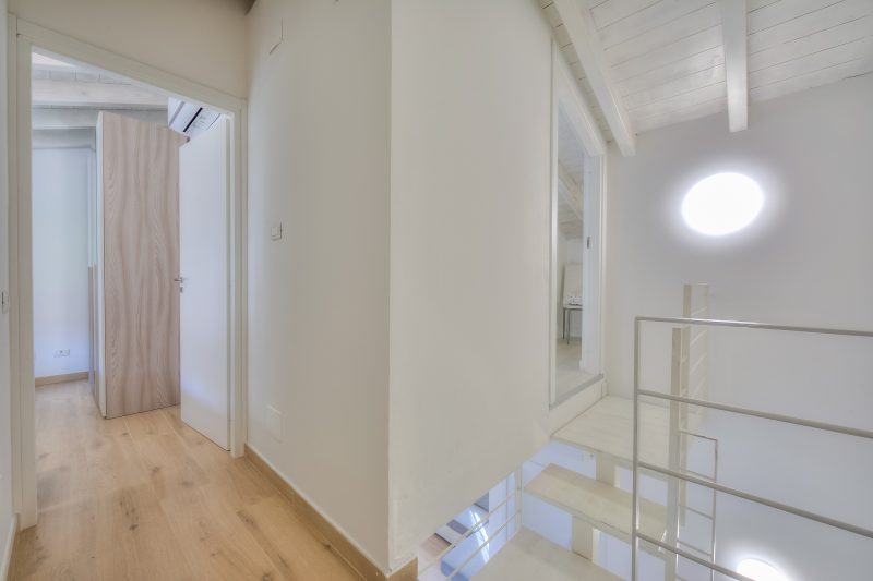 Sunflower Terrace: Duplex for 4, Walk to Lake + Parking