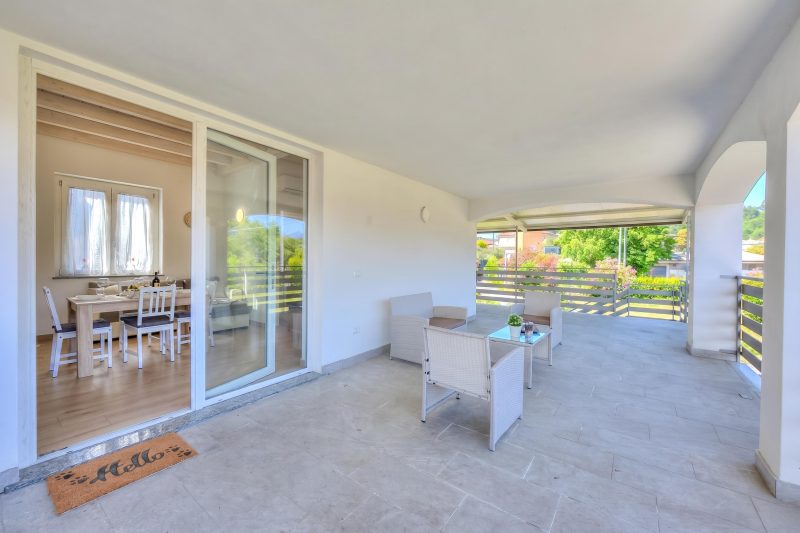 Sunflower Terrace: Duplex for 4, Walk to Lake + Parking
