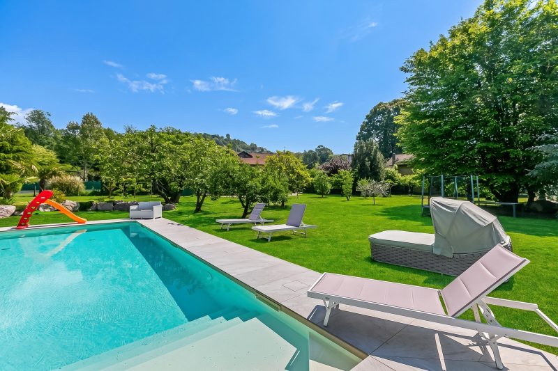 Anita Lake, 2BR Retreat w/ Shared Pool and Gym