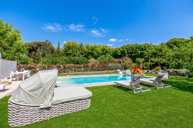 Anita Lake, 2BR Retreat w/ Shared Pool and Gym