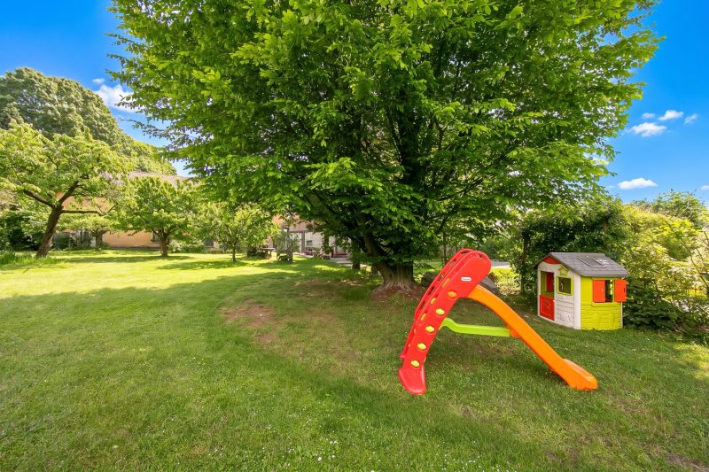 Anita Lake, 2BR Retreat w/ Shared Pool and Gym