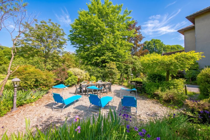 Anita Lake, 2BR Retreat w/ Shared Pool and Gym