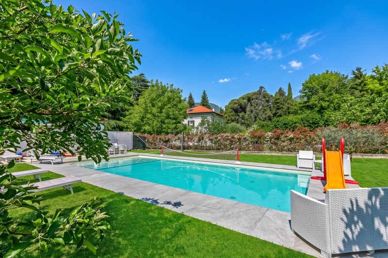 Anita Lake, 2BR Retreat w/ Shared Pool and Gym